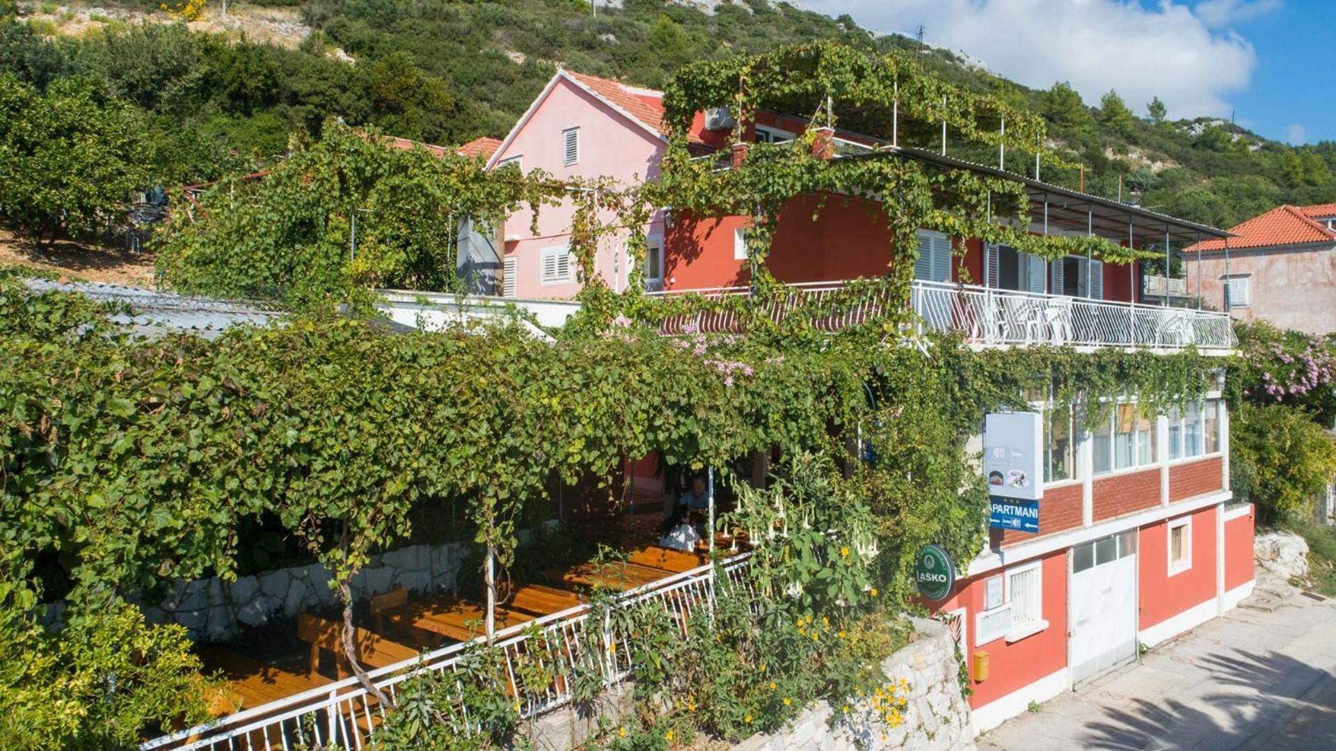 Apartments Lucy Kuciste Esterno foto